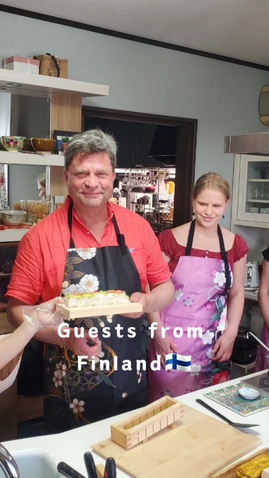 Gests from Finland🇫🇮
The first guests from Finland to come to my cooking class were a very close family. All three of them love cooking, and the mother said, "We're so excited!" 
I also love cooking, so I was so happy that all of us who love cooking came together and cooked together.It was fun ❤
I thought Finland was a faraway country in Northern Europe, but it's the country of Santa Claus and the home of Moomin, they are popular in Japan. It seems that their food preferences are similar to those of Japanese people. They even made a delicious dashi broth with bonito and kelp. I'd like to go to Finland someday.
Thank you for coming to my cooking class😍
#pressedsushi #washoku  #finland #moomin #santaclaus #cooking_experience #CookAidNara #registered_dietitian #ikoma_nara_japan #travelingspoon #tripadvisor